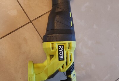Location Scie sabre électrique Ryobi à Champeaux