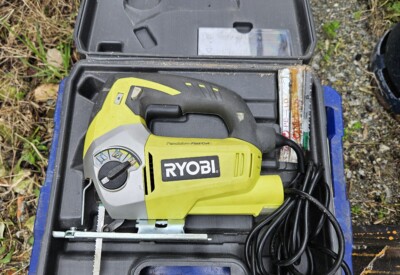 Location Scie sauteuse Filaire Ryobi à Fréjus