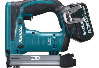 Location Agrafeuse makita 18v dst221 à Campbon