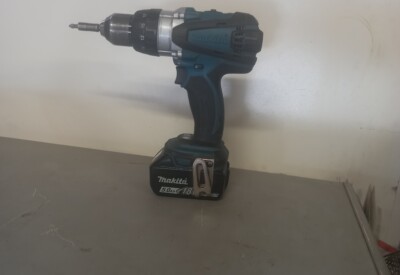 Location Visseuse perceuse Sans-fil Makita à Loriol-sur-Drôme