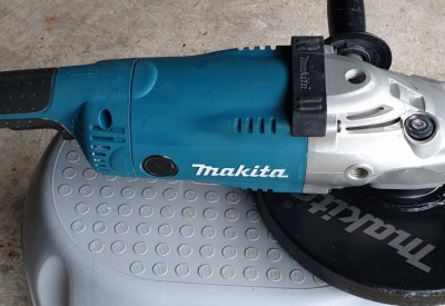 Location Meuleuse disqueuse makita 230mm à Luc-la-Primaube