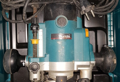 Location Défonceuse à bois électrique Makita à Montech