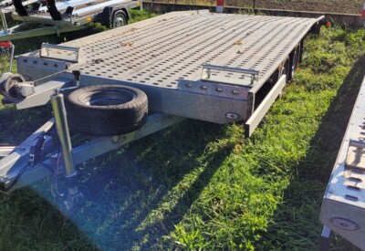 Location Remorque porte voiture plus de 750kg à Roquettes