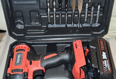 Location Visseuse/perceuse a batterie Autre à Fresnay-l'Évêque