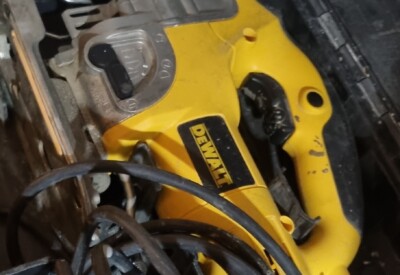 Location Scie sauteuse Filaire Dewalt à Pierrefitte-sur-Seine