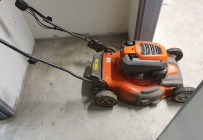 Location Tondeuse à gazon Thermique Husqvarna à Vitrolles