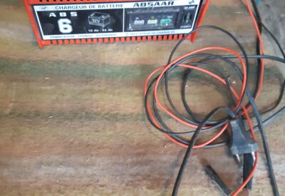 Location Chargeur de batterie électrique Autre à Le Merzer