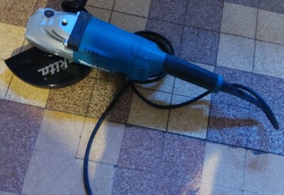 Location Meuleuse 230mm Makita à Chevru
