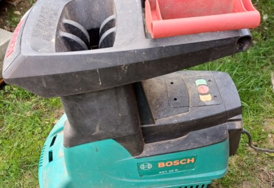 Location Broyeur de végetaux électrique Bosch à Thil