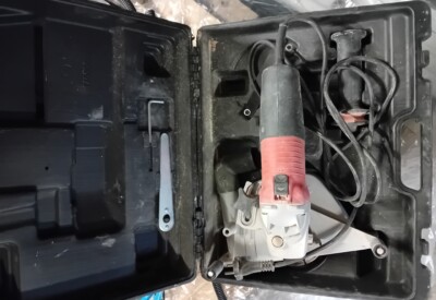 Location Rainureuse électrique Autre à Brée