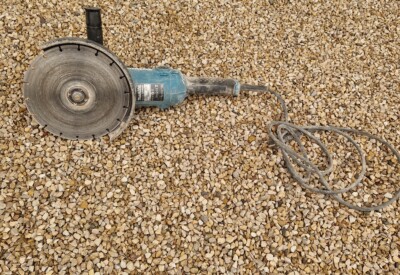 Location Découpeuse à disque électrique Makita à Raddon-et-Chapendu