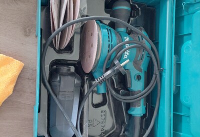 Location Ponceuse excentrique électrique Makita à Bourgbarré
