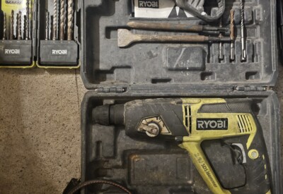 Location Perforateur à percussion électrique Ryobi à Chaudenay
