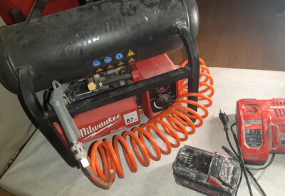 Location Compresseur électrique Milwaukee à Les Pavillons-sous-Bois