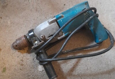 Location Perceuse à percussion électrique Makita à Rignac