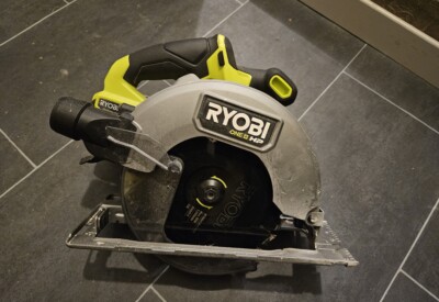 Location Scie circulaire à bois sans fil électrique Ryobi à Liesse-Notre-Dame