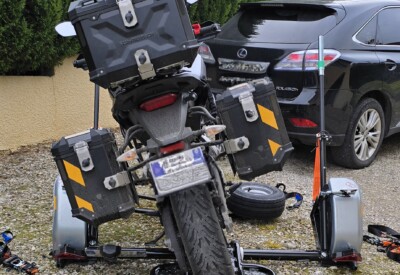 Location Porte-moto scooter 3 roues Autre à Saint-Cergues