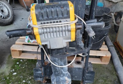 Location Marteau piqueur électrique Dewalt à Camblain chatelain