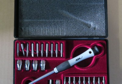 Location Coffret d’outils miniatures pour électroniques ou autre à Schirrhein