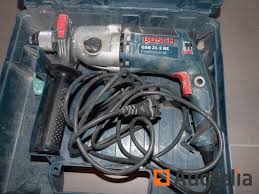Location Perceuse /burineur bosch professional gbm 13-2 re avec moteur 750 watts et entrainement 2 vitesses avec présélection de la vitesse de rotation. à La Tronche