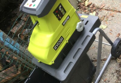 Location Broyeur de végetaux électrique Ryobi à Saint-Michel-sur-Orge
