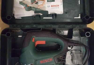Location Scie sauteuse pendulaire pst 750 pel bosch à Saint-Pierre