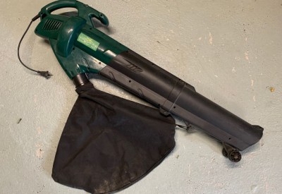 Location Aspirateur souffleur broyeur 2500 w à Wambrechies