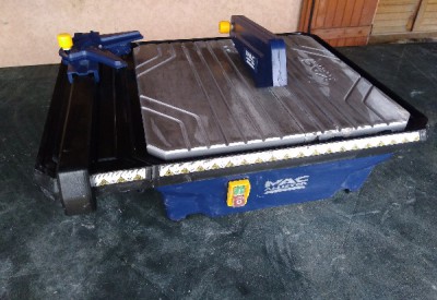 Location Coupe carreau électrique mac allister 750w l. 220mm à La Roque-d'Anthéron