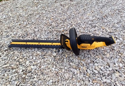 Location Taille-haies dewalt 55cm 18v li-ion à Solesmes