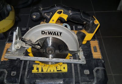 Location Scie circulaire sans fil dewalt 18v dcs391 à Les Arcs