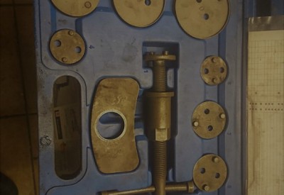 Location Coffret repousse piston à Bruges