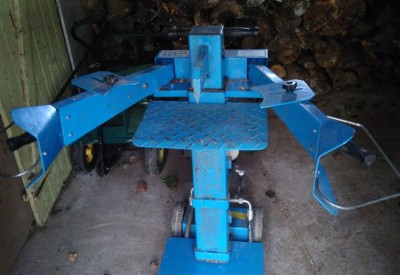 Location Fendeuse à bois bexmann ls8t à Allaire