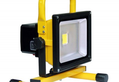 Location Projecteur à led sur batterie 20w à Brumath