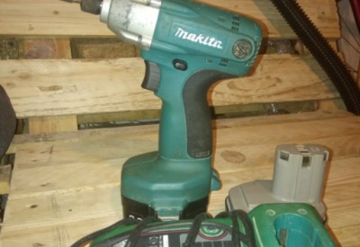 Location Visseuse makita 6932fd à Cherbourg-en-Cotentin