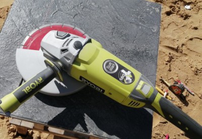 Location Meuleuse 230mm ryobi à Petit-Couronne