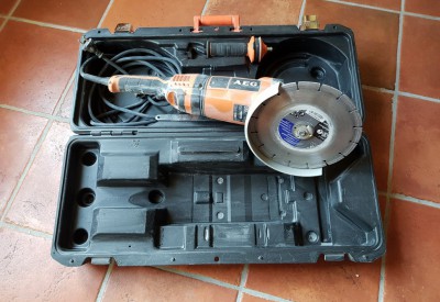 Location Meuleuse / tronçonneuse à béton – aeg 2400w à Carrières-sur-Seine