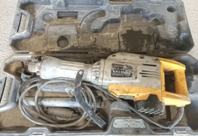 Location Marteau piqueur électrique Dewalt à Montrevault-sur-Èvre