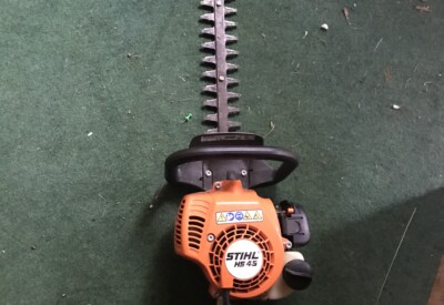 Location Taille haie thermique Stihl HS45 coupe 60 Stihl à Saint-Laurent-Nouan