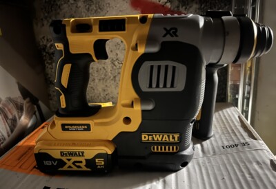 Location Burineur perforateur électrique Dewalt à Tourcoing