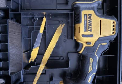 Location Scie sabre électrique Dewalt à Nancy