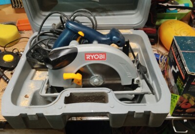 Location Scie circulaire à bois électrique Ryobi à Harbonnières
