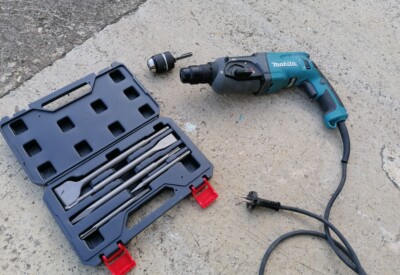 Location Burineur perforateur électrique Makita à Meyssiez