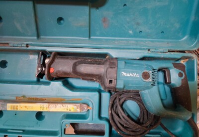 Location Scie sabre électrique Makita à Poilly-sur-Tholon