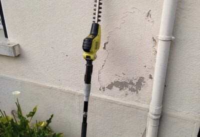 Location Taille haie sur perche électrique Ryobi à Alès