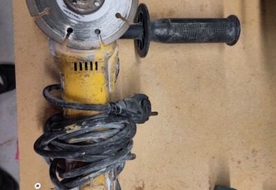 Location Meuleuse électrique Dewalt à Montpellier