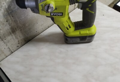 Location Perforateur à percussion électrique Ryobi à Sery