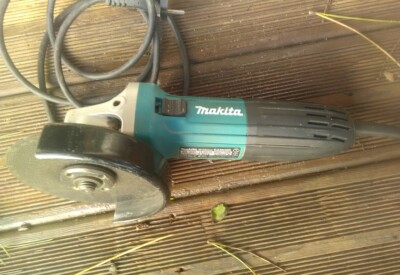 Location Meuleuse disqueuse électrique Makita à Rosnay