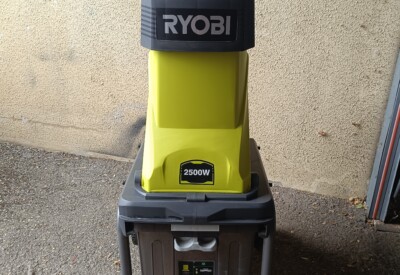 Location Broyeur de végetaux électrique Ryobi à Ambérieu-en-Bugey