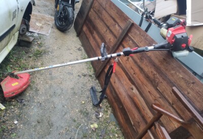 Location Débroussailleuse 3 en 1 tête rotative tronçonneuse taille-haie Autre à Fresnes