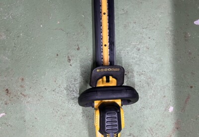 Location Taille haie électrique Dewalt à Grenade